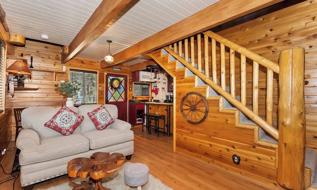 Photo of Livingroom in Fawnskin