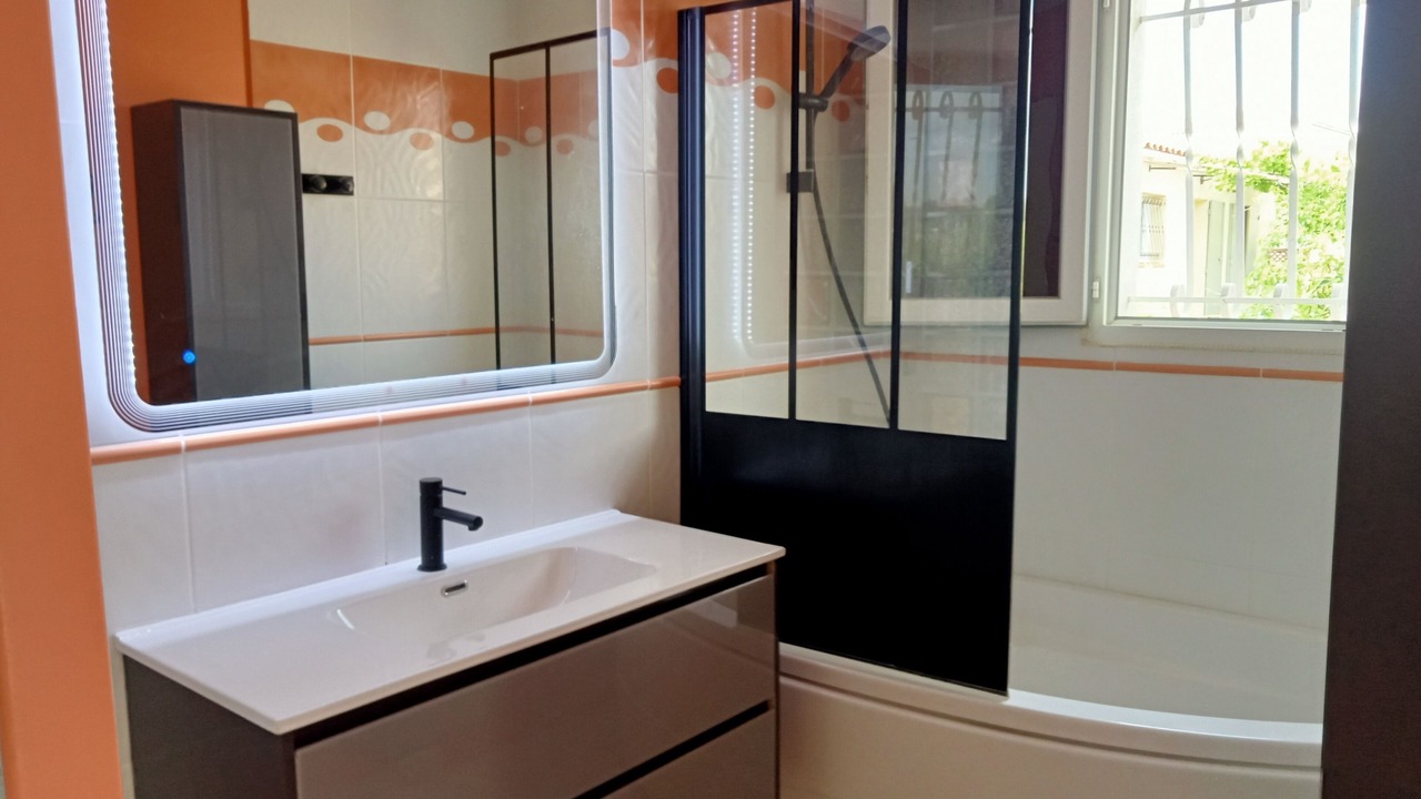 Photo of Bathroom in Collias