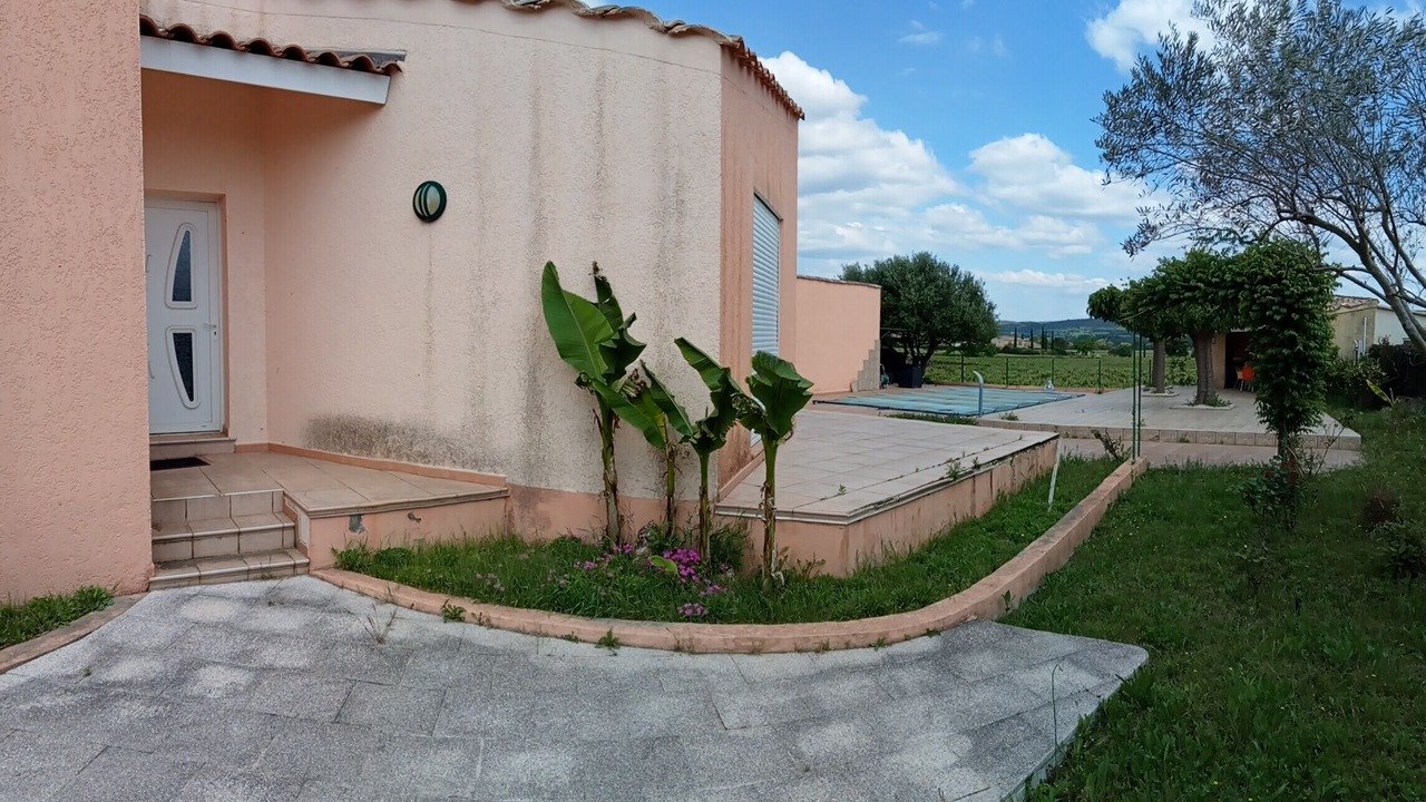 Photo of Outdoor in Collias