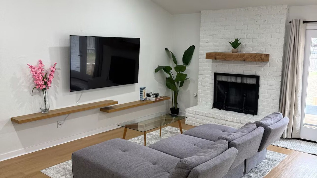Photo of Livingroom in North Austin Civic Association
