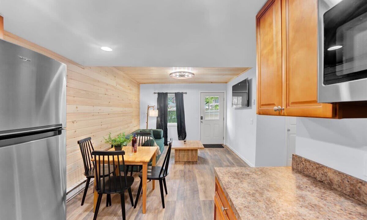 Photo of Others in Canadensis