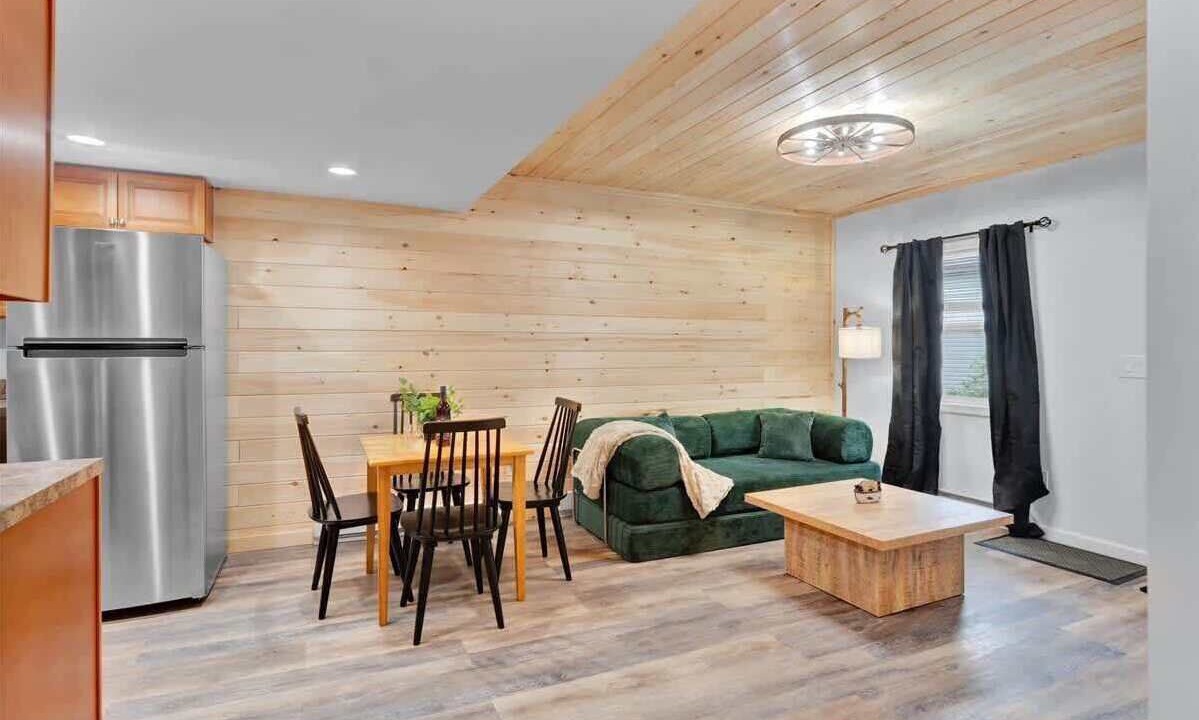 Photo of Others in Canadensis