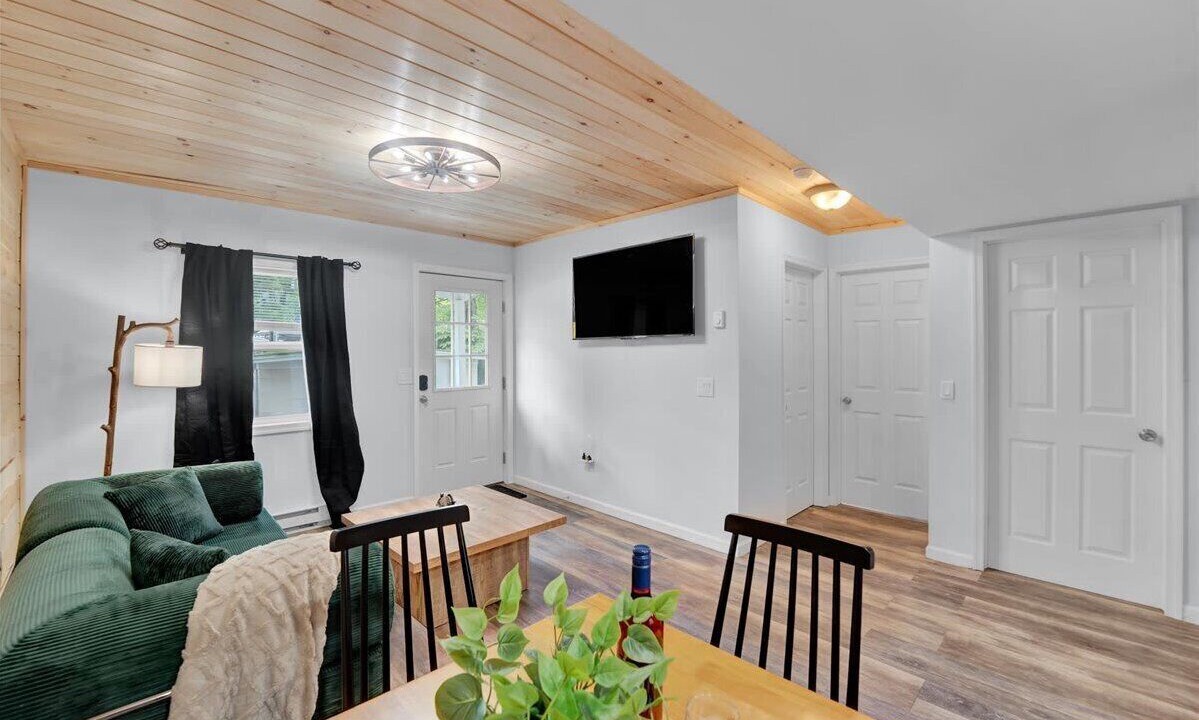 Photo of Others in Canadensis