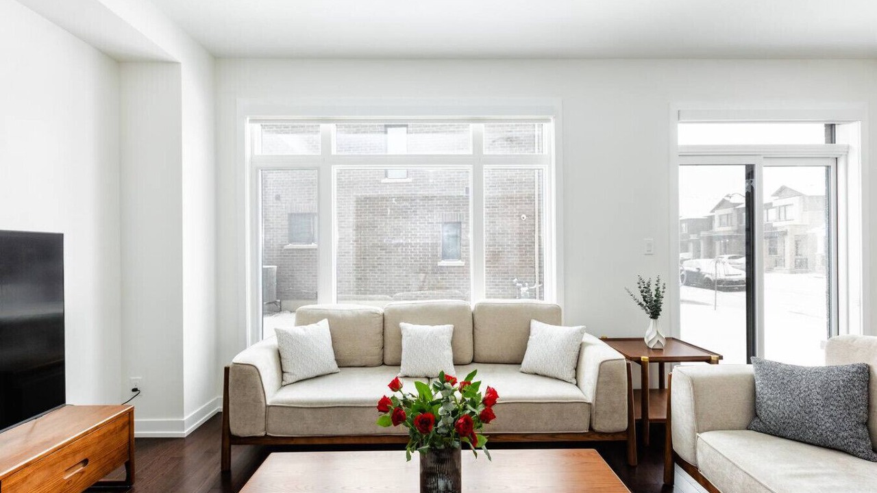 Photo of Livingroom in Oakville