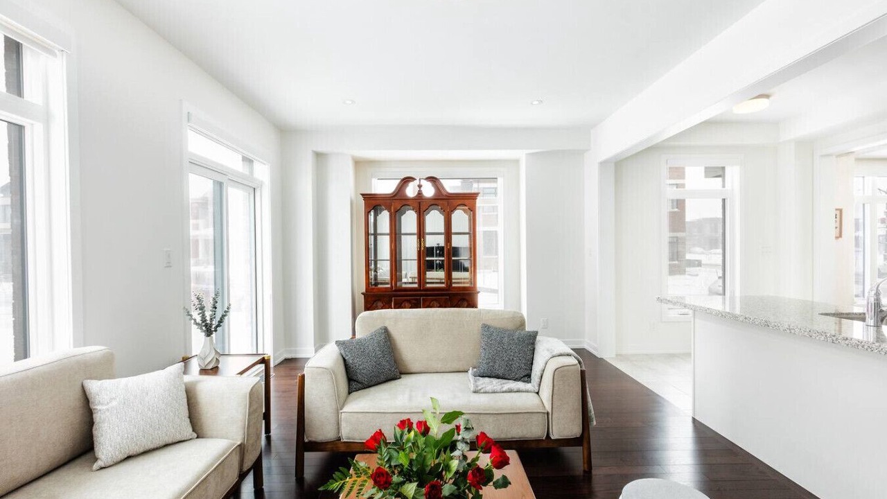 Photo of Livingroom in Oakville