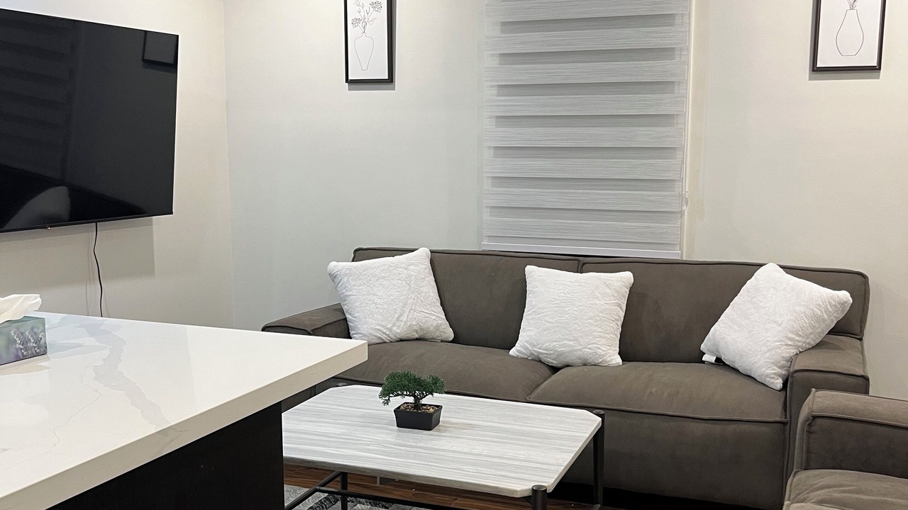 Photo of Livingroom in Oakwood Village