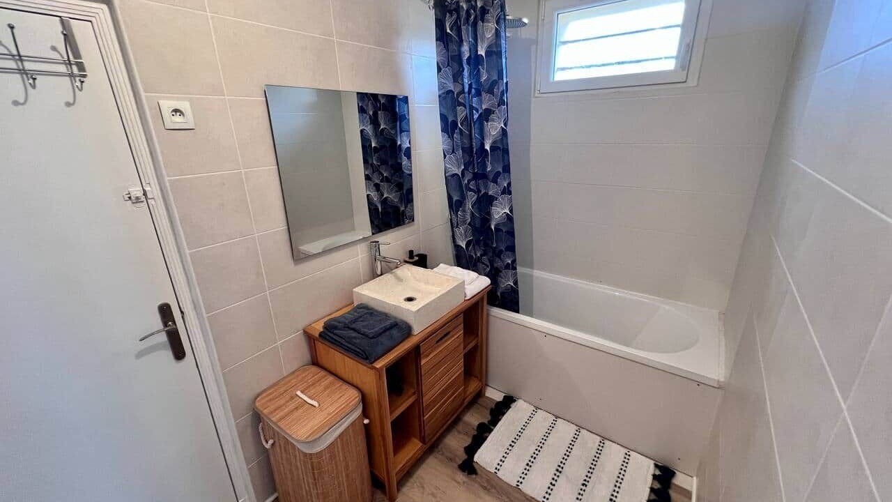 Photo of Bathroom in Anatole France