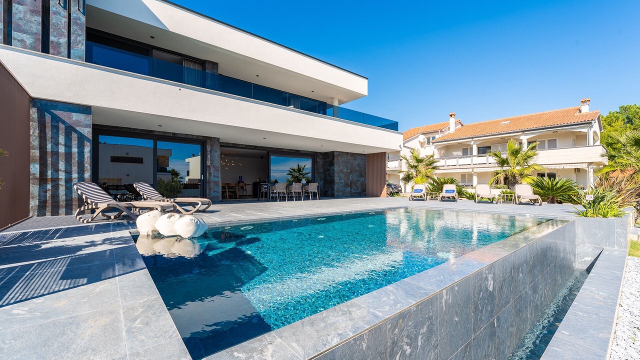 Photo of Outdoor in Vir