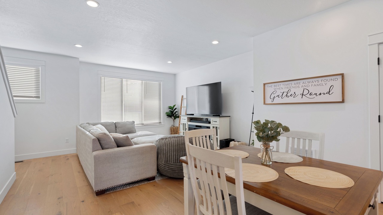 Photo of Livingroom in North Salt Lake