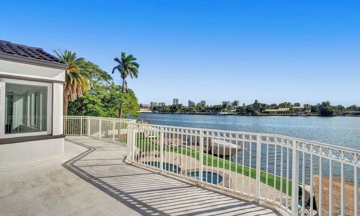 Photo of Patio Balcony in South Lake