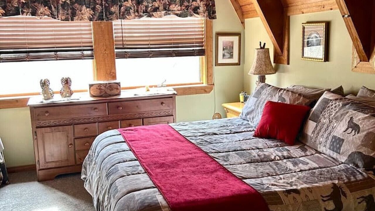 Photo of Bedroom in Champion