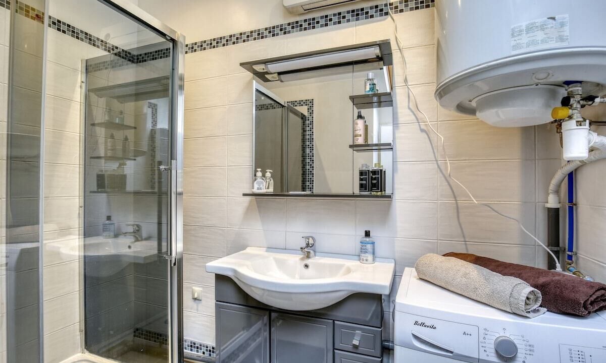 Photo of Bathroom in Louvres