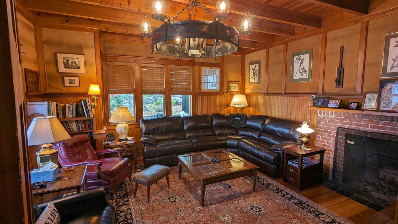 Photo of Livingroom in Sunapee