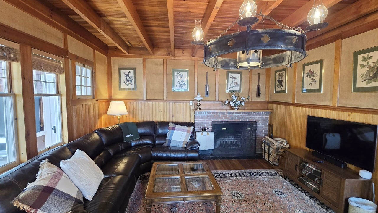 Photo of Livingroom in Sunapee