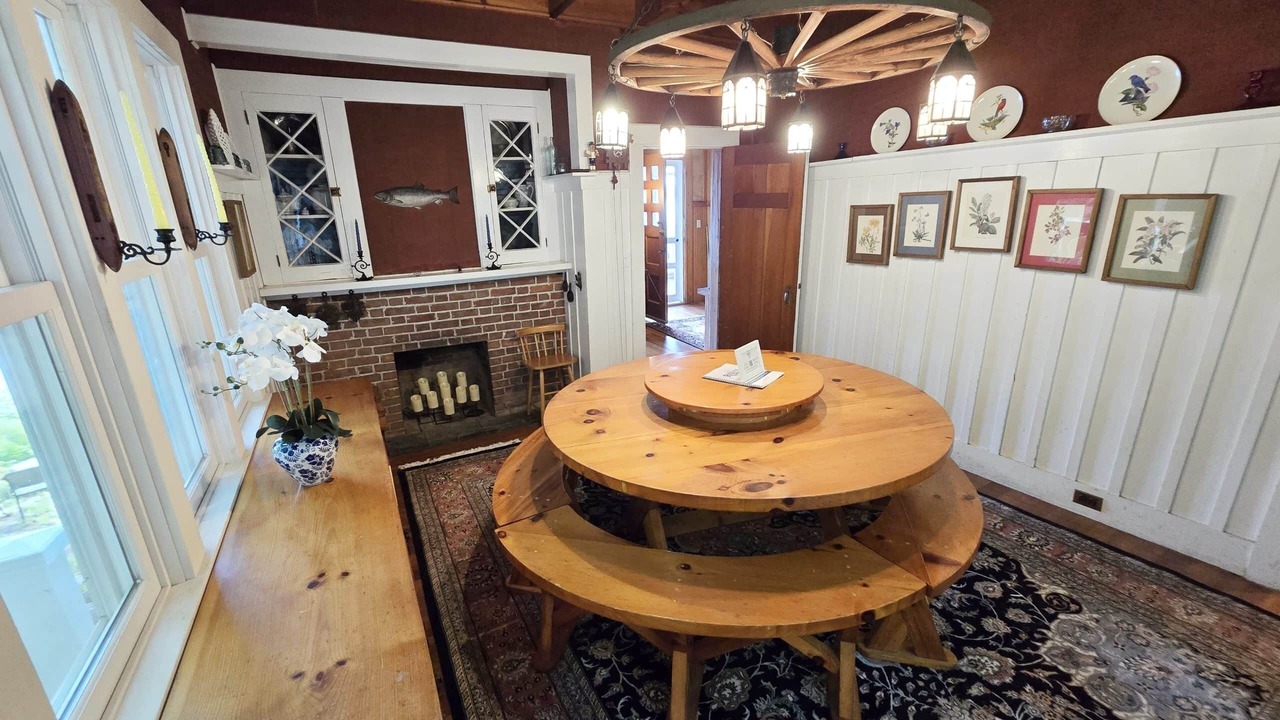 Photo of Livingroom in Sunapee