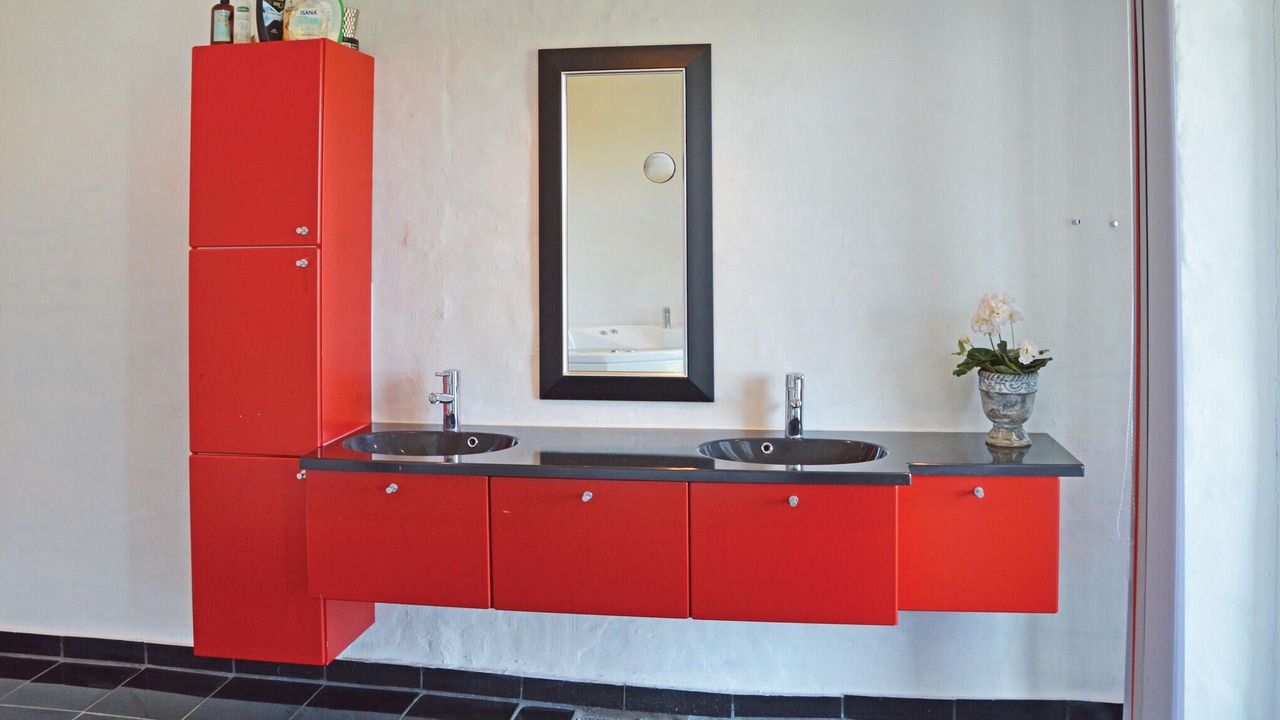 Photo of Bathroom in Trans