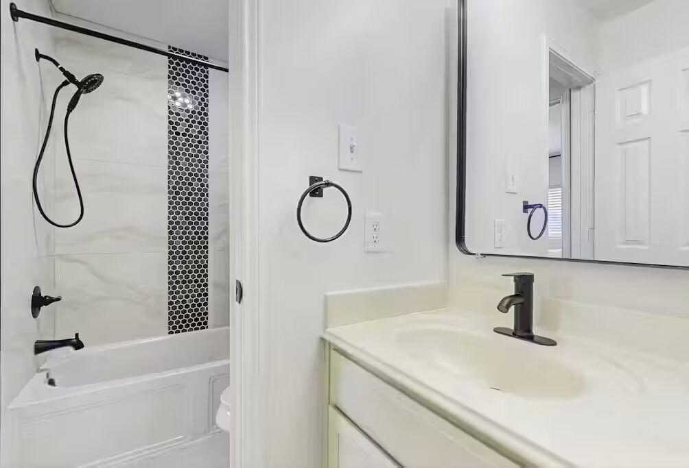 Photo of Bathroom in Clodine