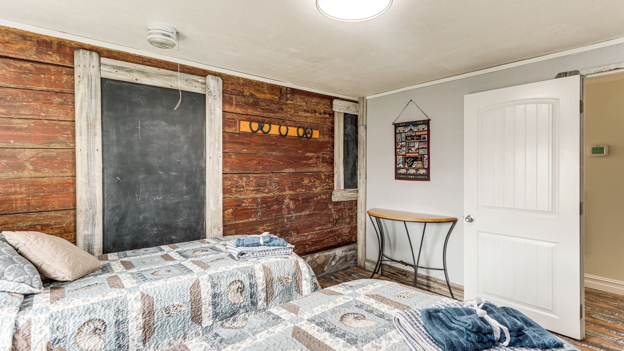 Photo of Bedroom in Grove