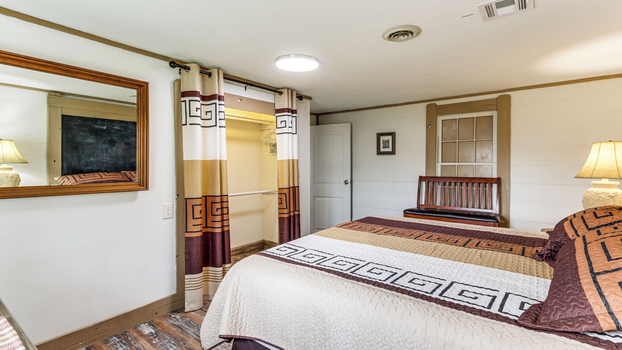 Photo of Bedroom in Grove