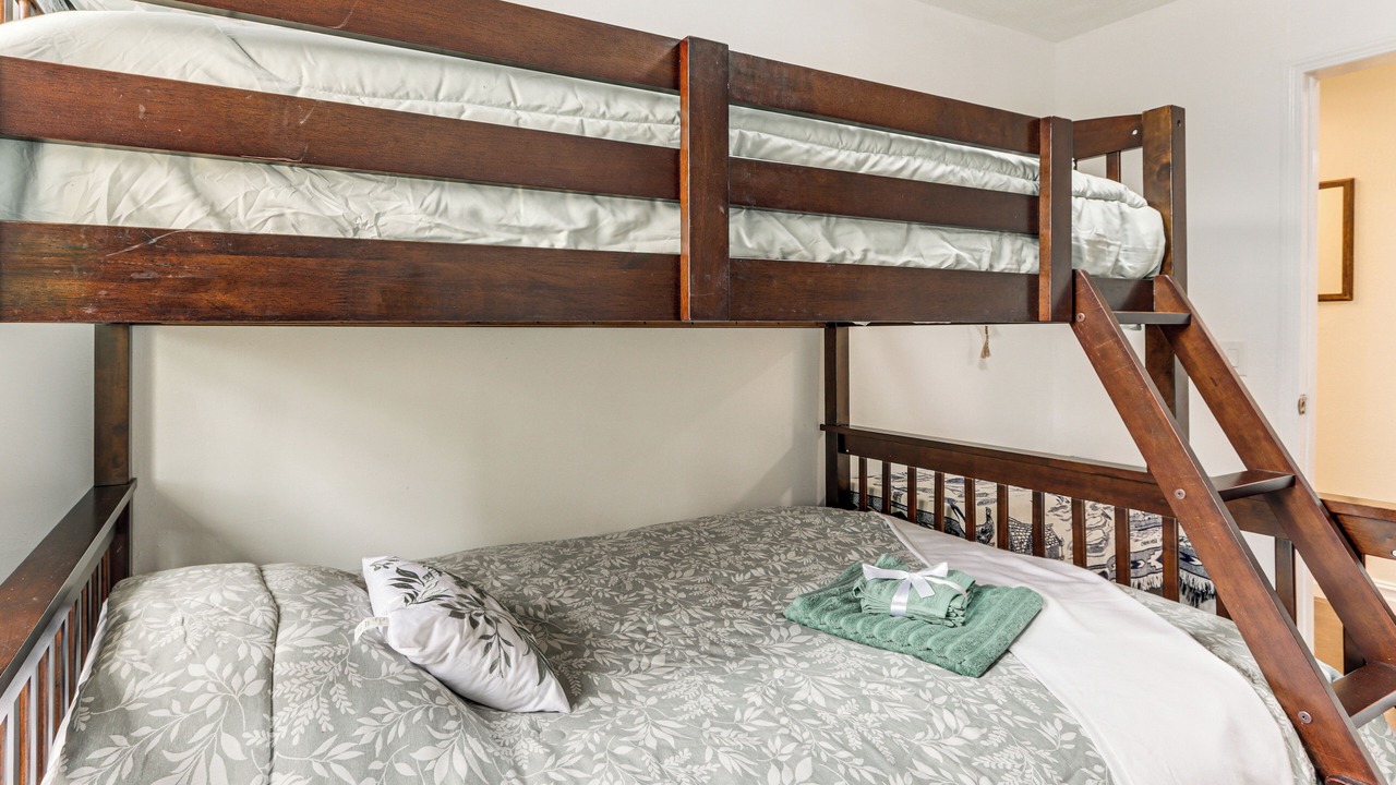 Photo of Bedroom in Grove