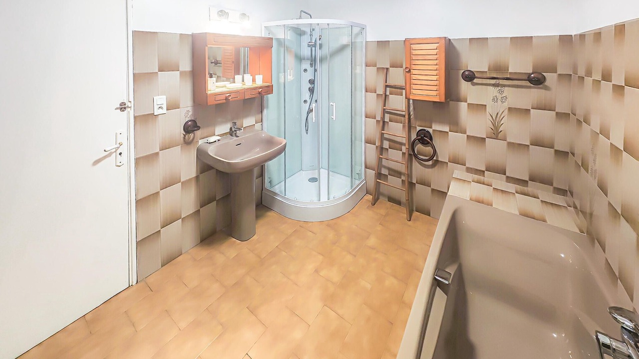 Photo of Bathroom in Thezan-les-Beziers