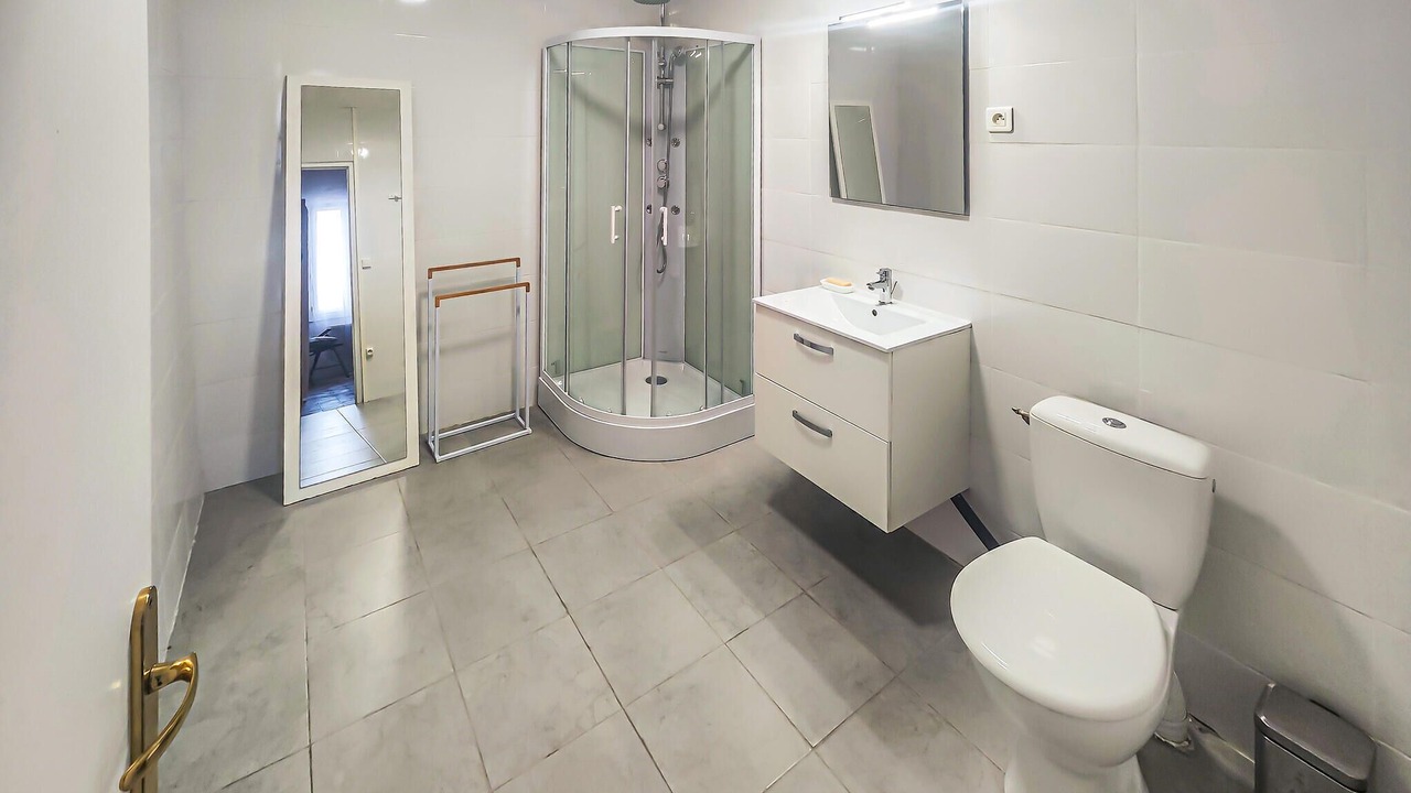 Photo of Bathroom in Thezan-les-Beziers