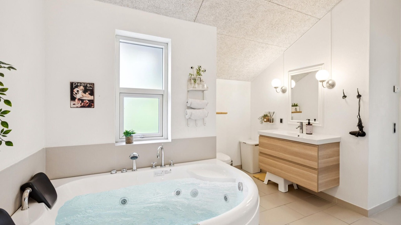 Photo of Bathroom in Hvalpsund
