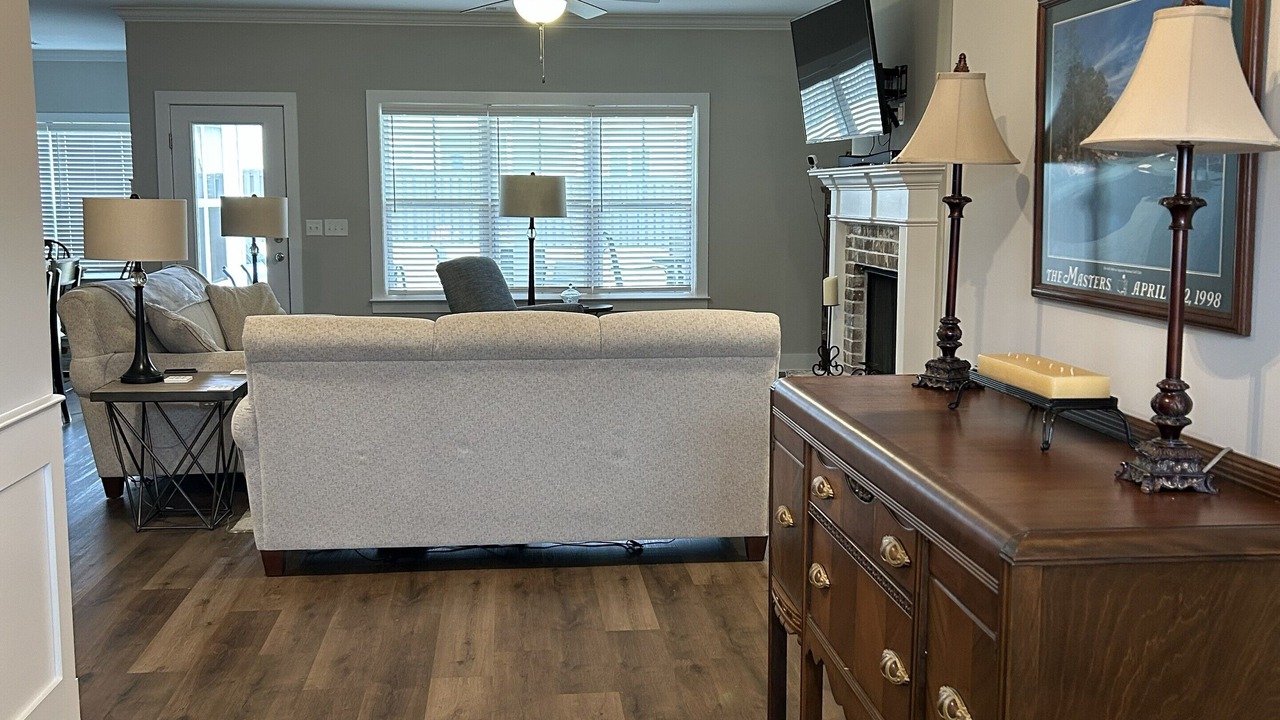 Photo of Livingroom in Langley