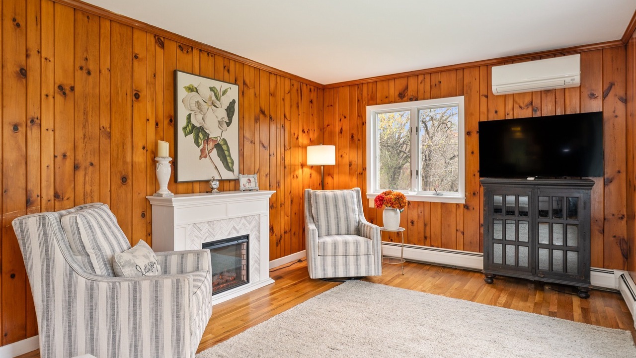Photo of Bedroom in Town of Reading