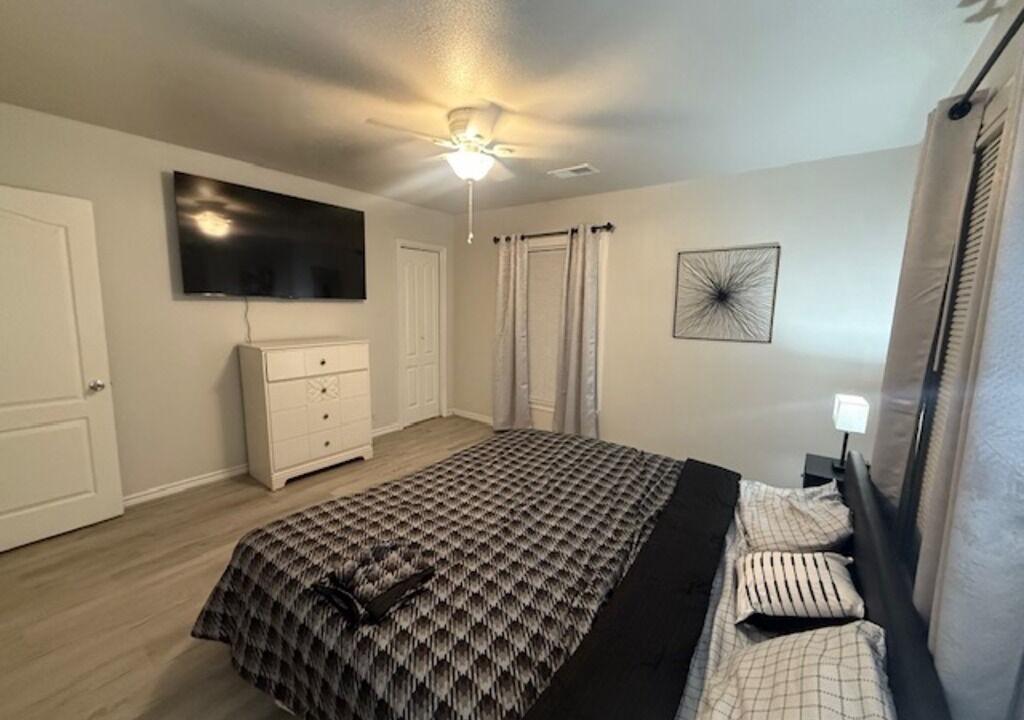 Photo of Bedroom in Groves