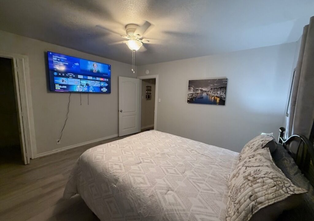 Photo of Bedroom in Groves
