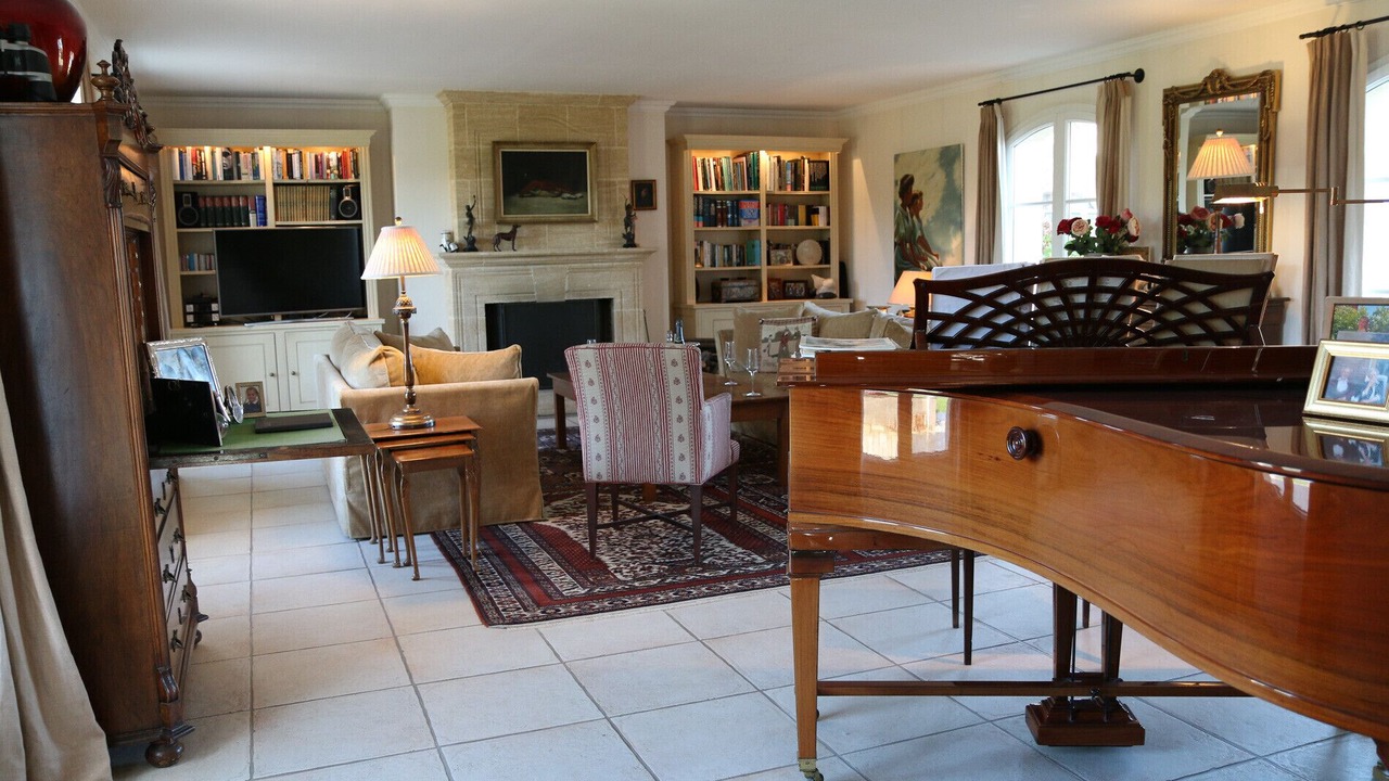 Photo of Others in Epiniac