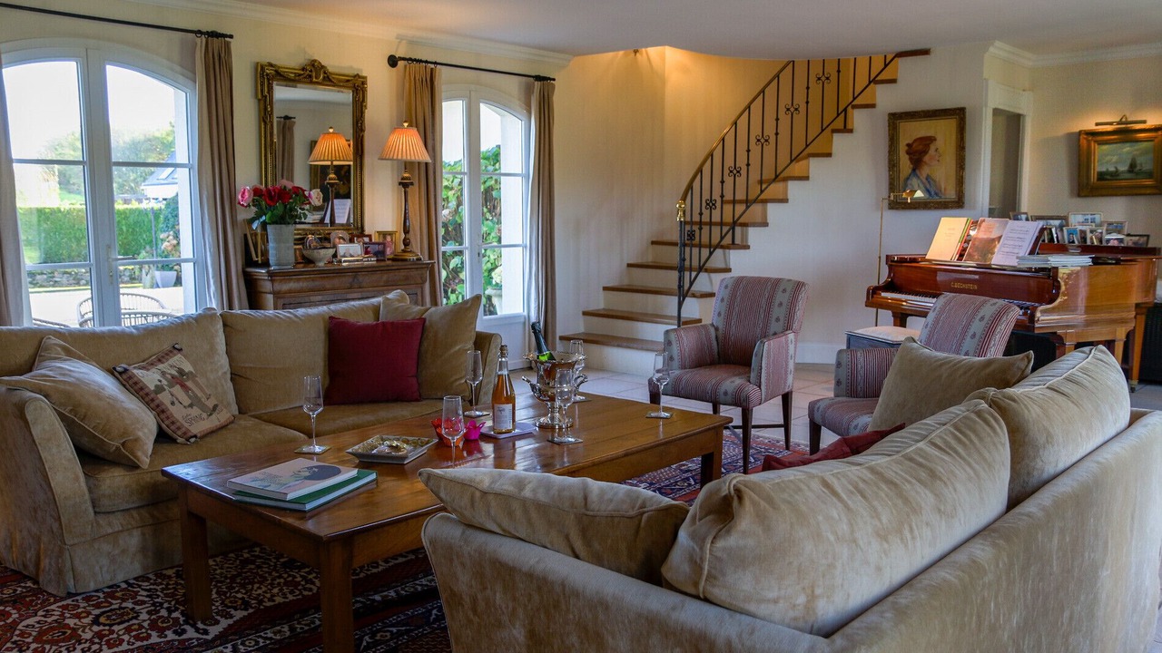 Photo of Others in Epiniac