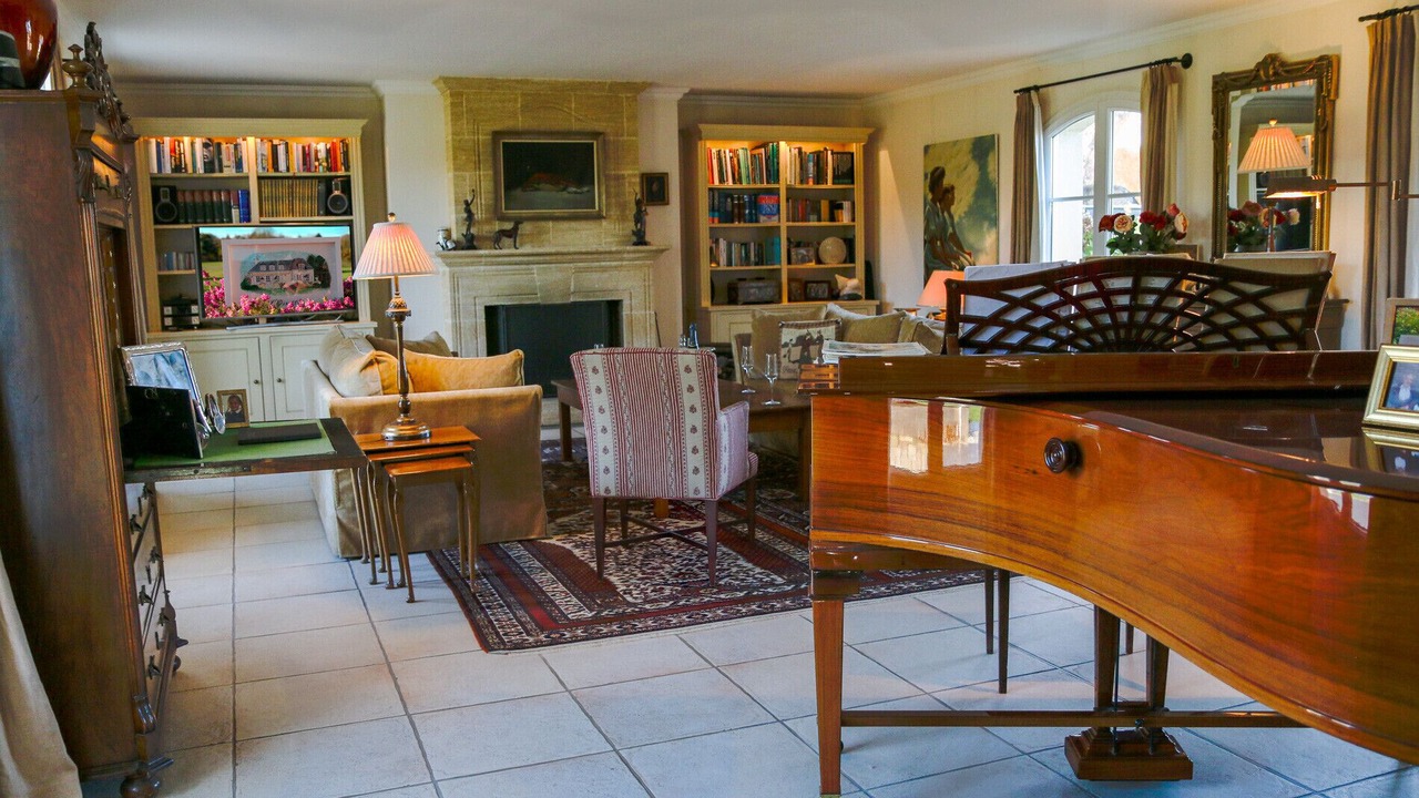 Photo of Others in Epiniac