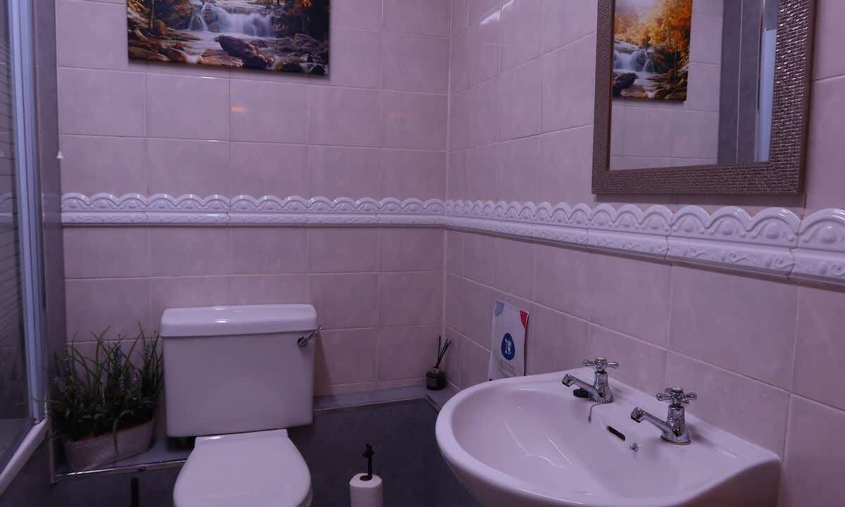 Photo of Bathroom in Cwm Frwd Oer