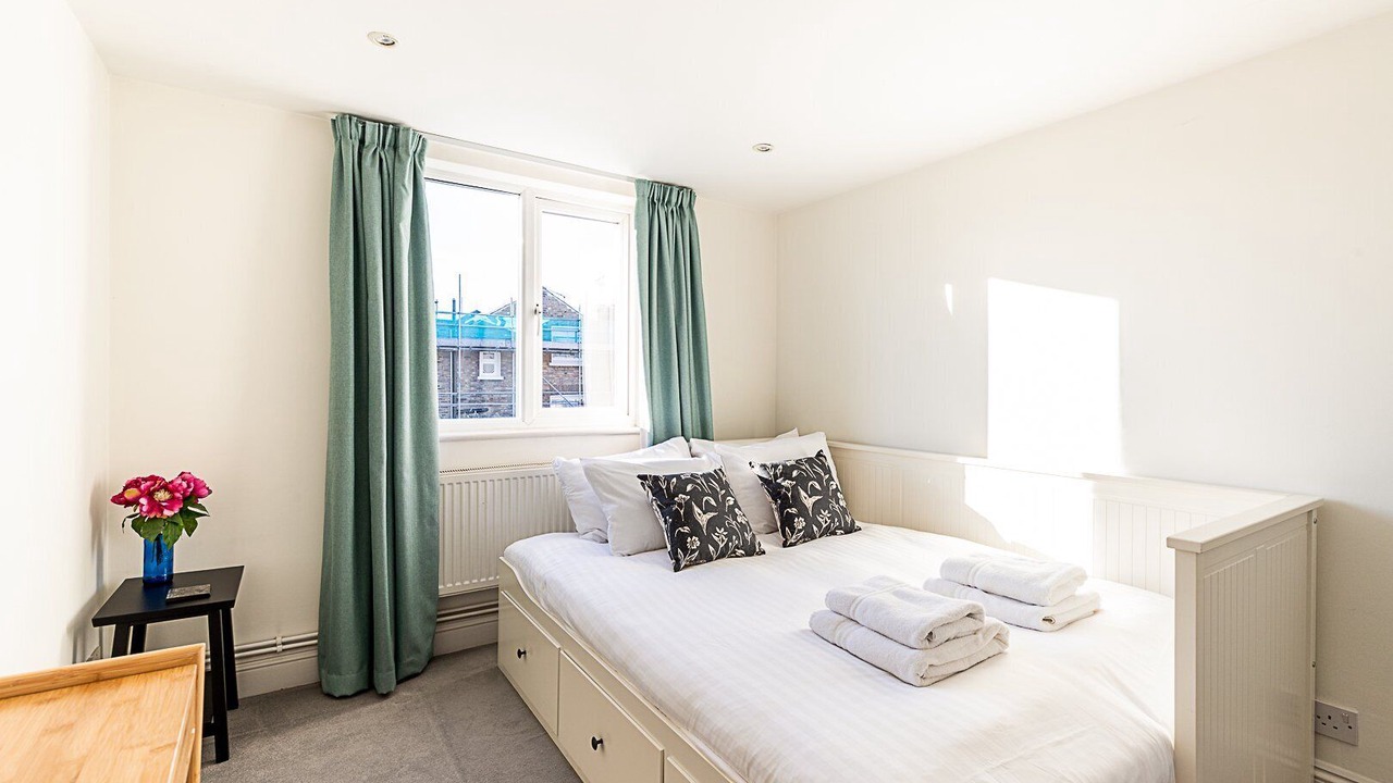Photo of Bedroom in Ravenscourt Park