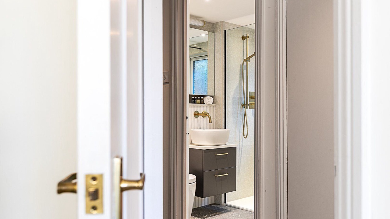 Photo of Bathroom in Ravenscourt Park