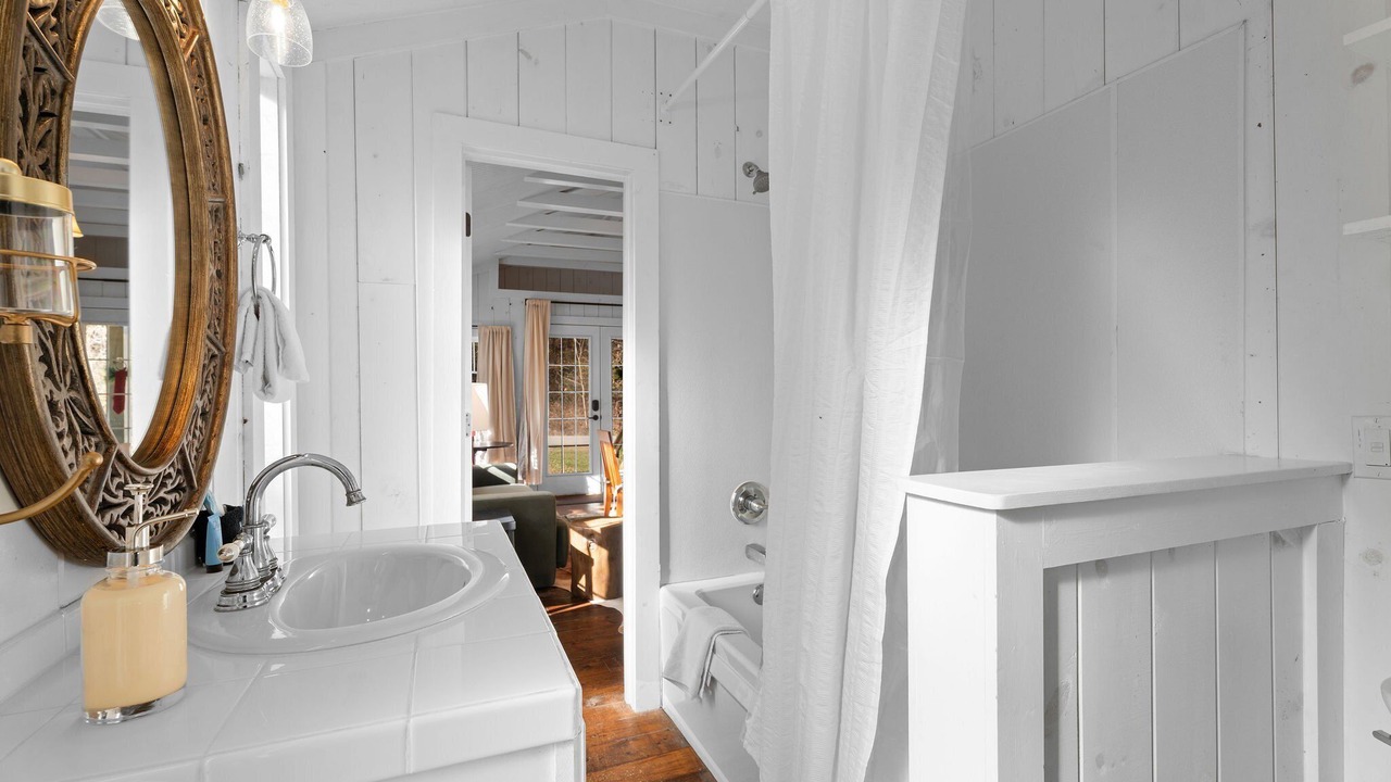 Photo of Bathroom in Blue Eye