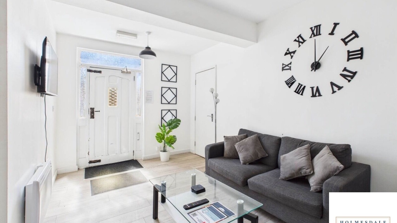 Photo of Livingroom in Weston