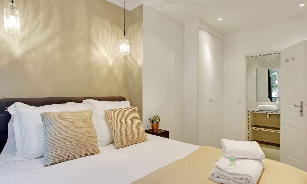 Photo of Bedroom in 8th Arrondissement