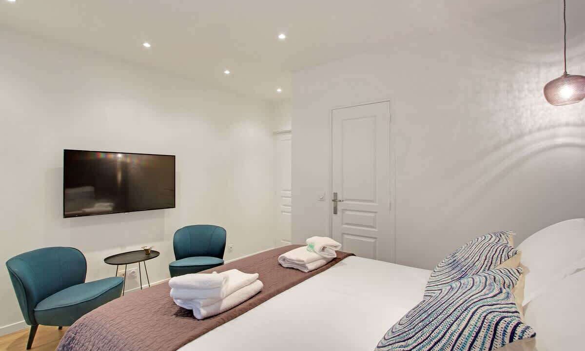 Photo of Bedroom in 8th Arrondissement