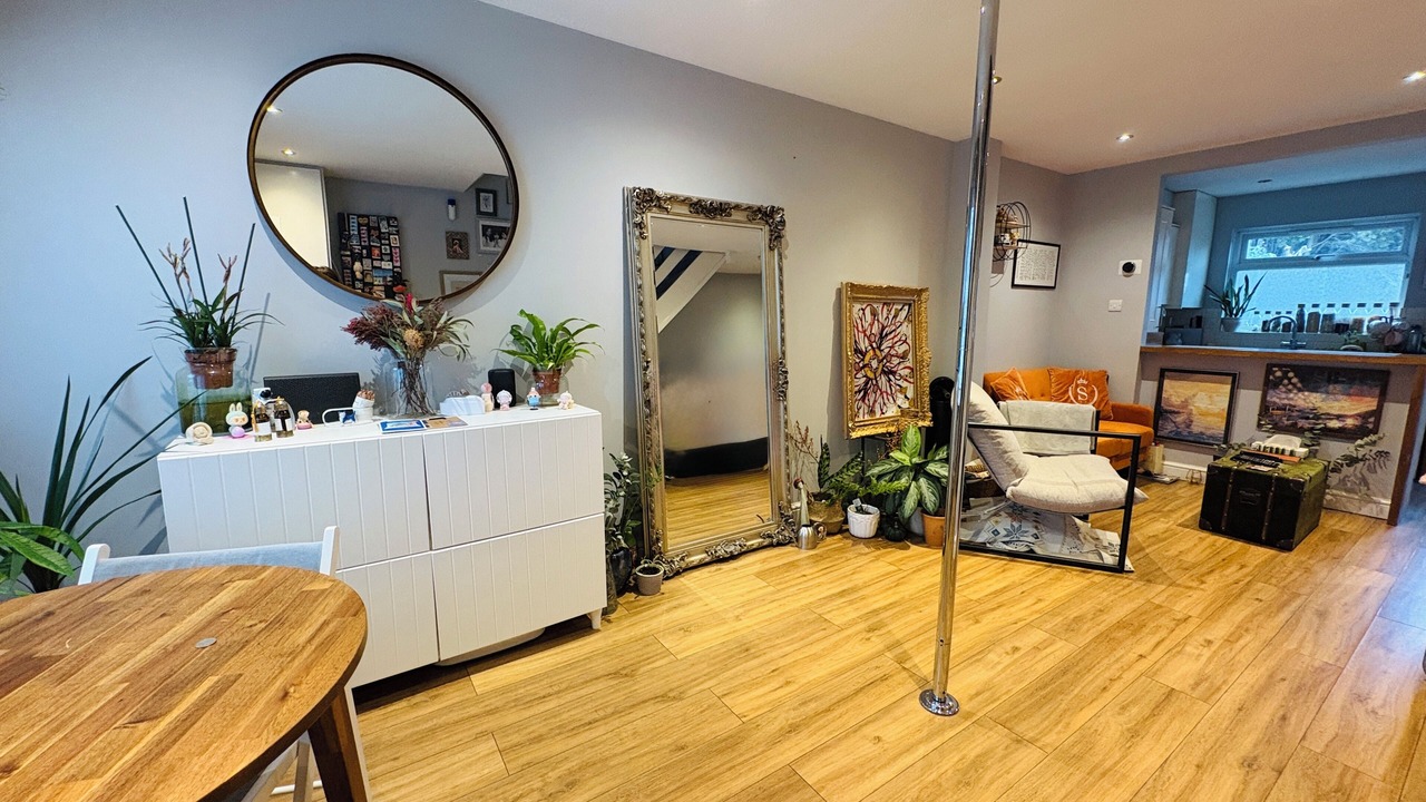 Photo of Others in Elmers End