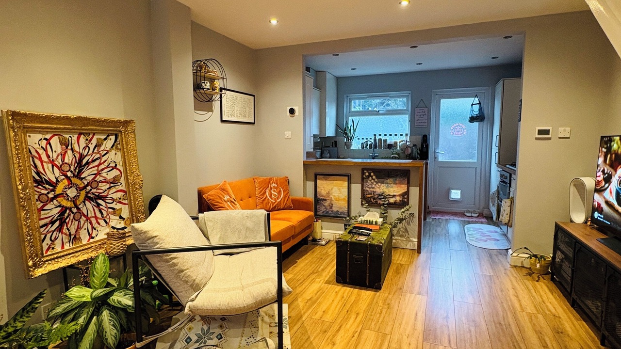 Photo of Livingroom in Elmers End