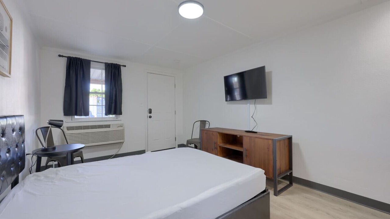 Photo of Bedroom in Akron