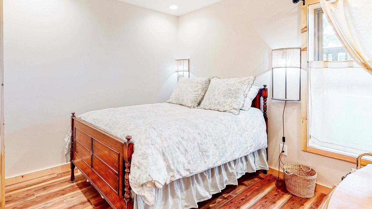 Photo of Bedroom in Townsend