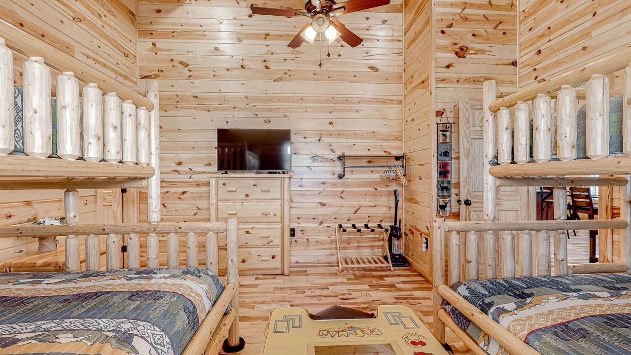 Photo of Bedroom in White Oak Lodge