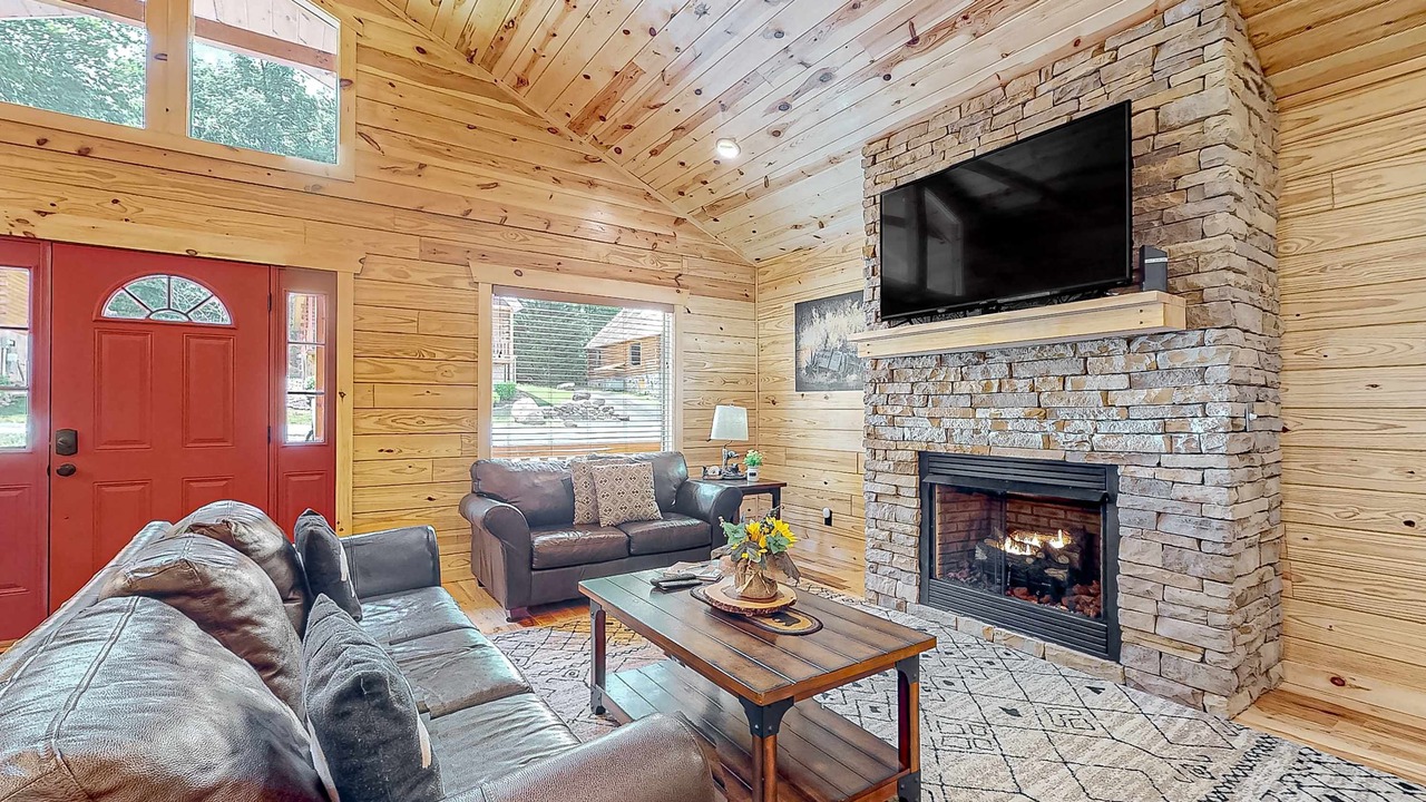Photo of Livingroom in White Oak Lodge