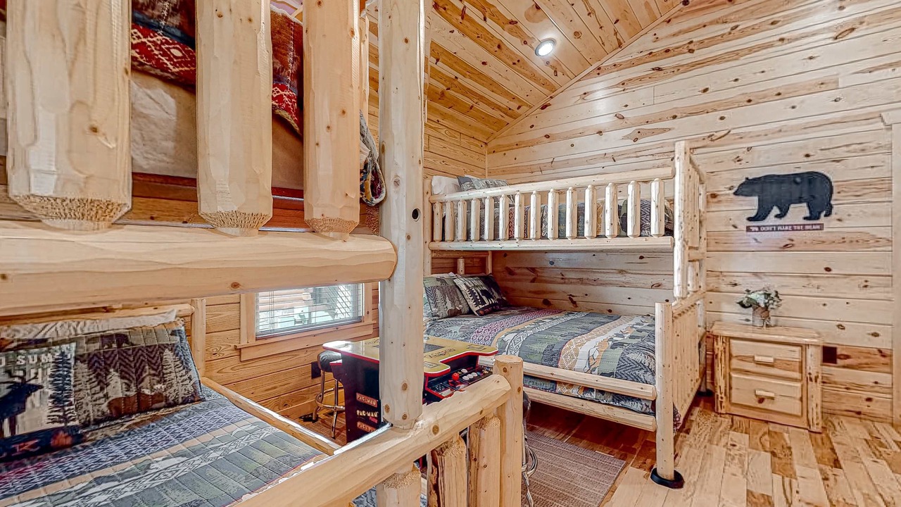 Photo of Bedroom in White Oak Lodge
