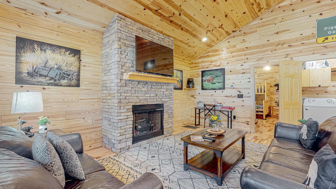 Photo of Livingroom in White Oak Lodge