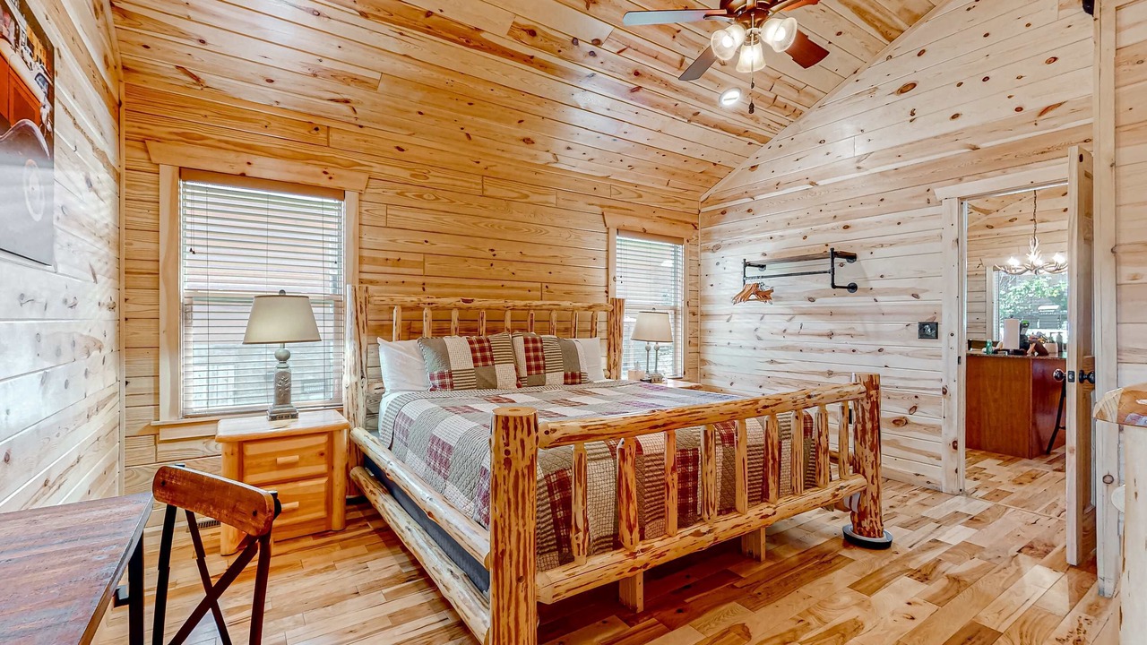Photo of Bedroom in White Oak Lodge